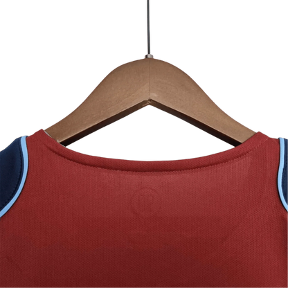 https://cdn.shopify.com/s/files/1/0826/7228/8075/files/20042005-atletico-madrid-spider-man-2-away-retro-kit-classickits433-167777.webp?v=1741198276
