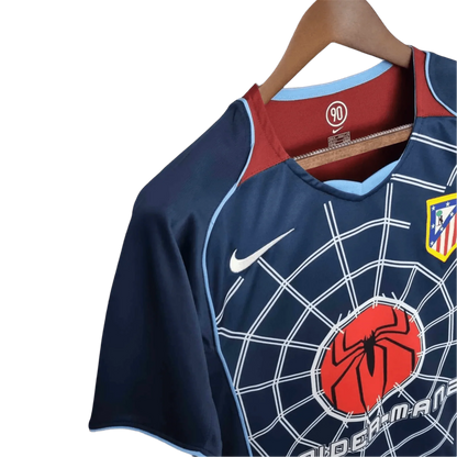 https://cdn.shopify.com/s/files/1/0826/7228/8075/files/20042005-atletico-madrid-spider-man-2-away-retro-kit-classickits433-970610.webp?v=1741198276