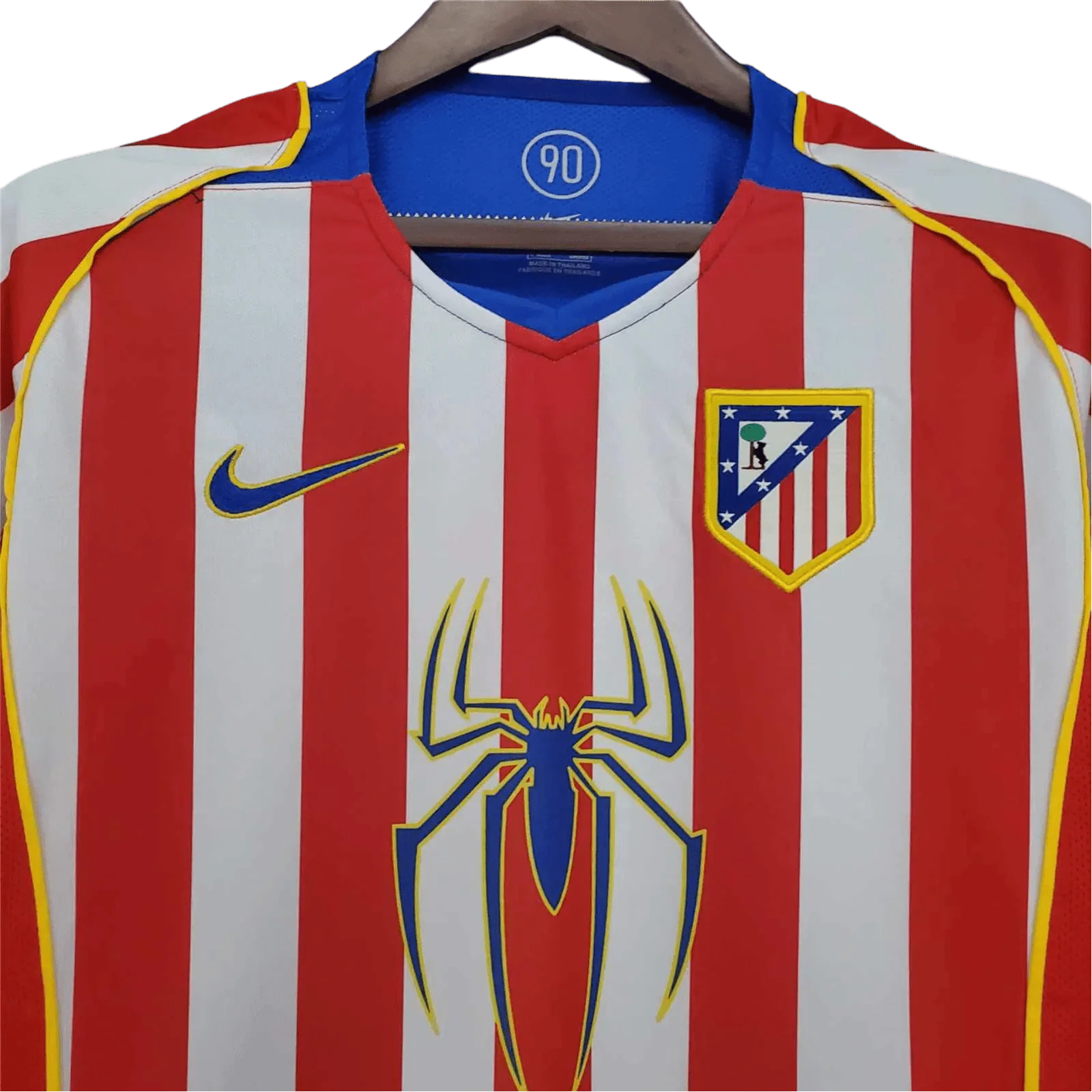 https://cdn.shopify.com/s/files/1/0826/7228/8075/files/20042005-atletico-madrid-spider-man-2-home-retro-kit-classickits433-530283.webp?v=1741198257