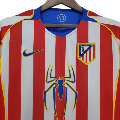 https://cdn.shopify.com/s/files/1/0826/7228/8075/files/20042005-atletico-madrid-spider-man-2-home-retro-kit-classickits433-530283.webp?v=1741198257