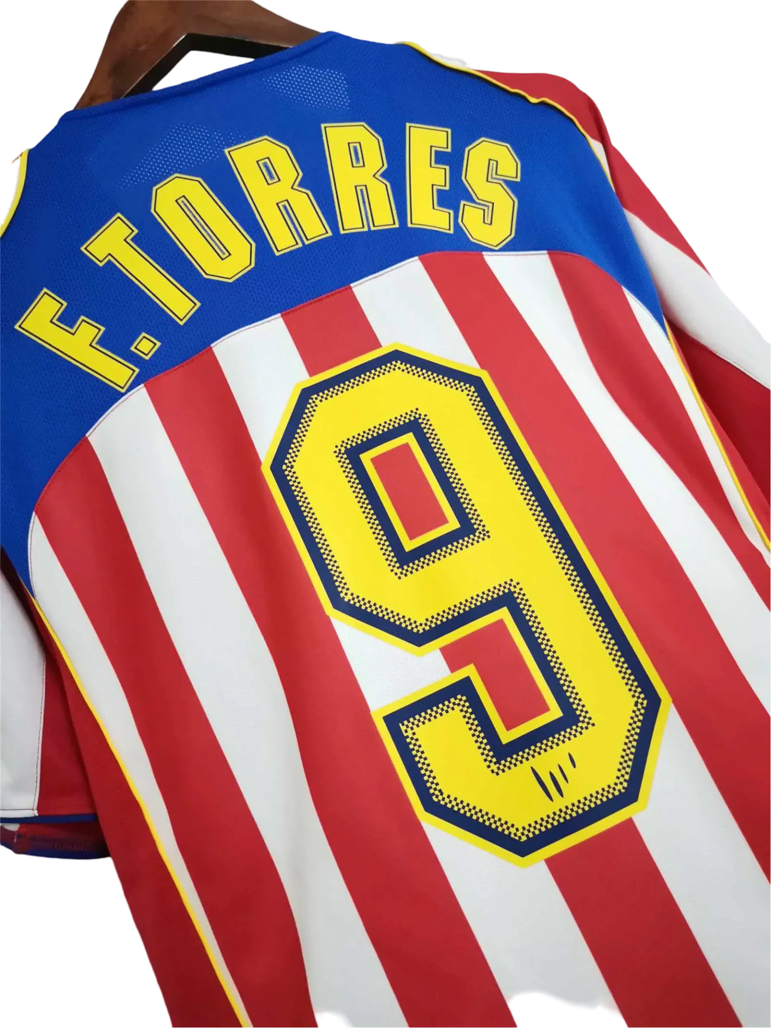 https://cdn.shopify.com/s/files/1/0826/7228/8075/files/20042005-atletico-madrid-spider-man-2-home-retro-kit-classickits433-642111.webp?v=1741198258