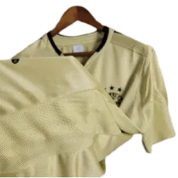 https://cdn.shopify.com/s/files/1/0826/7228/8075/files/20042005-bayern-munich-t-com-away-retro-kit-classickits433-932708.webp?v=1741197756