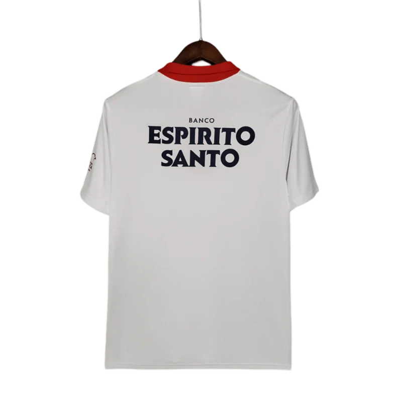https://cdn.shopify.com/s/files/1/0826/7228/8075/files/20042005-benfica-vodafone-away-retro-jersey-435510.webp?v=1741199328