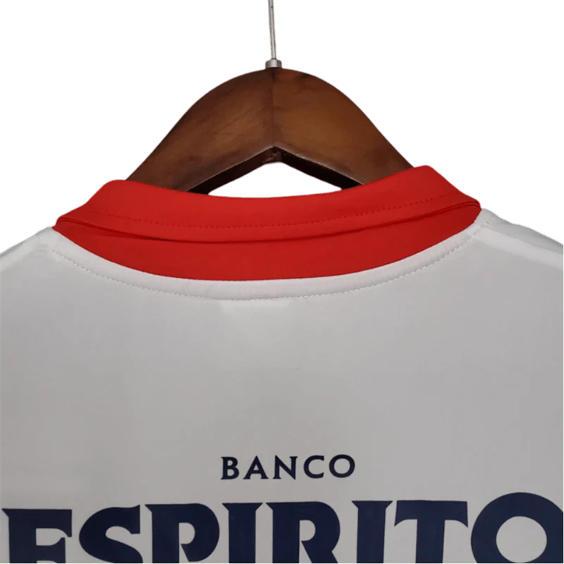 https://cdn.shopify.com/s/files/1/0826/7228/8075/files/20042005-benfica-vodafone-away-retro-jersey-619478.webp?v=1741199329