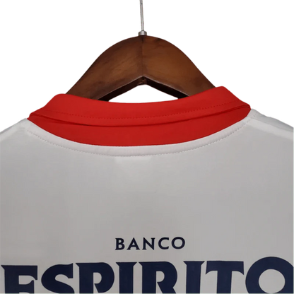 https://cdn.shopify.com/s/files/1/0826/7228/8075/files/20042005-benfica-vodafone-away-retro-jersey-619478.webp?v=1741199329
