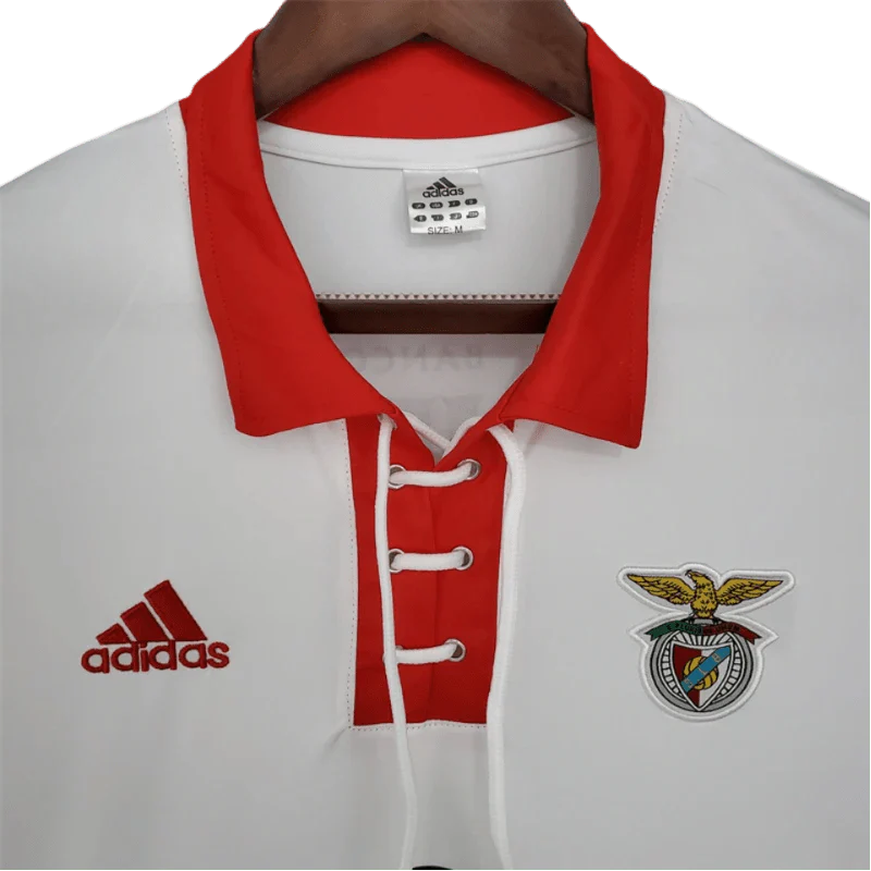 https://cdn.shopify.com/s/files/1/0826/7228/8075/files/20042005-benfica-vodafone-away-retro-jersey-622081.webp?v=1741199326