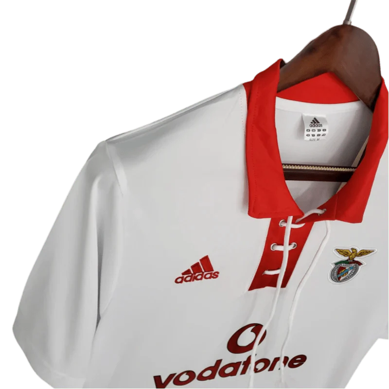 https://cdn.shopify.com/s/files/1/0826/7228/8075/files/20042005-benfica-vodafone-away-retro-jersey-698457.webp?v=1741199324