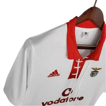 https://cdn.shopify.com/s/files/1/0826/7228/8075/files/20042005-benfica-vodafone-away-retro-jersey-698457.webp?v=1741199324