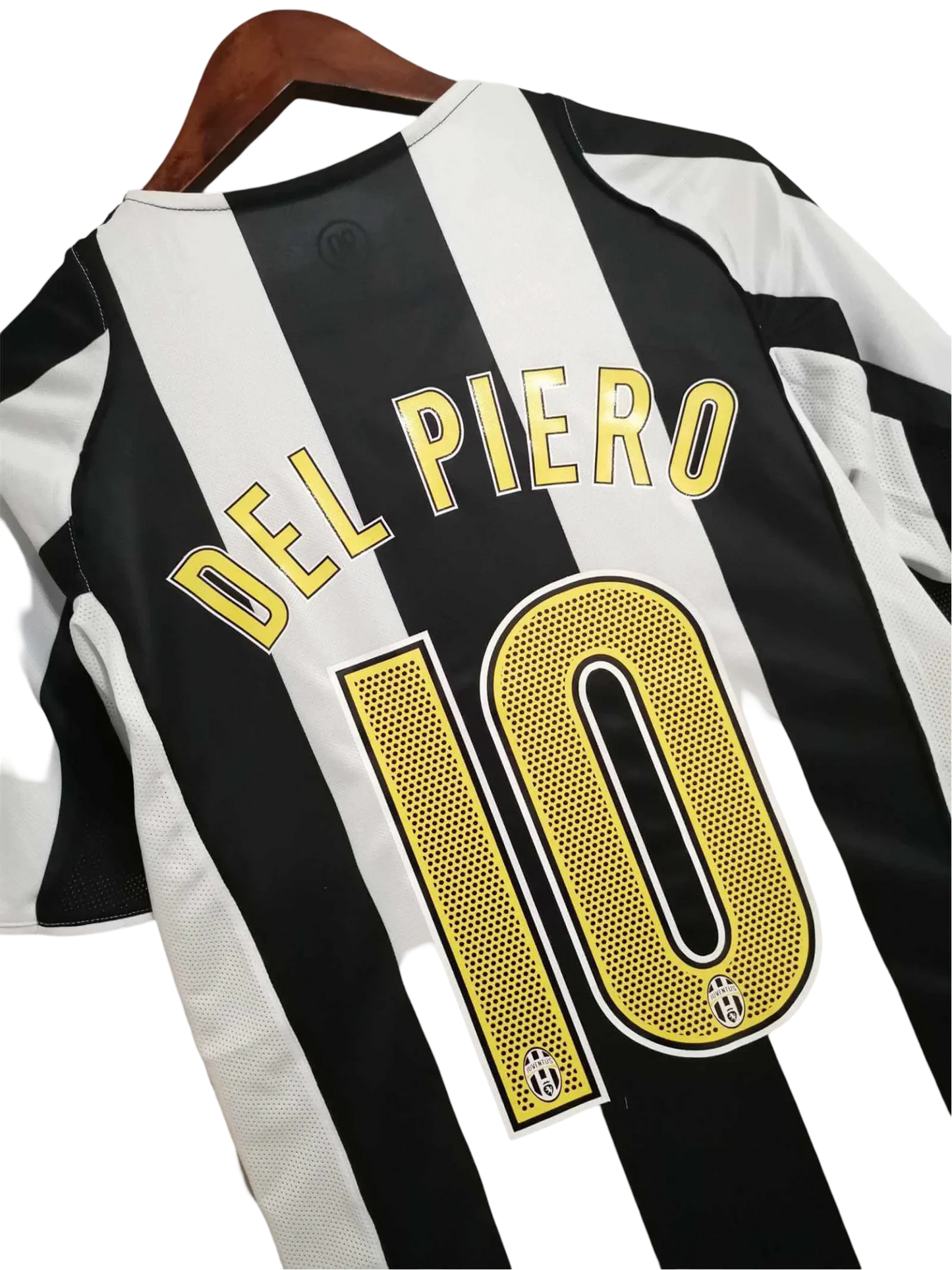 https://cdn.shopify.com/s/files/1/0826/7228/8075/files/20042005-juventus-sky-sport-home-retro-kit-126084.webp?v=1741197300
