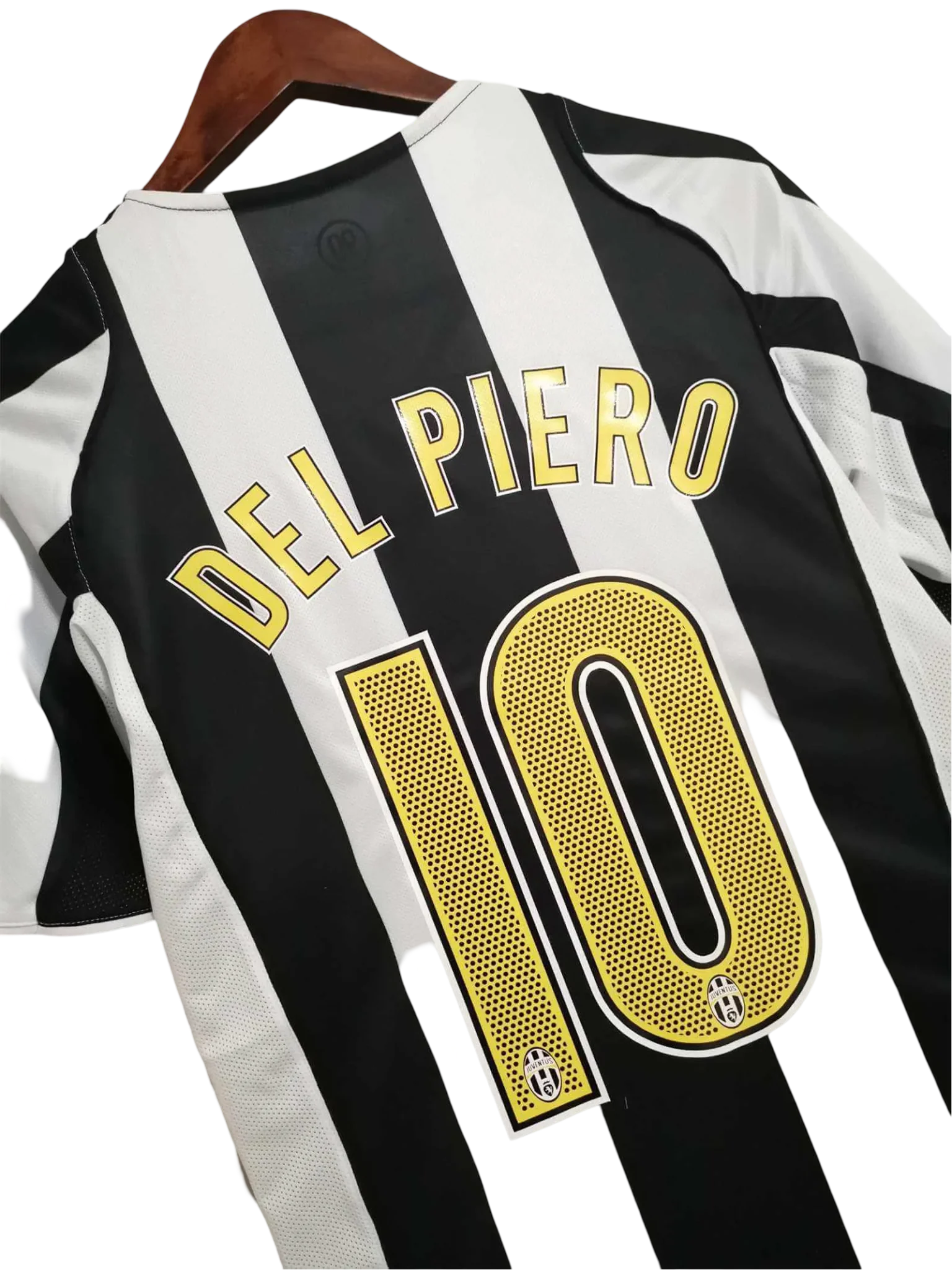 https://cdn.shopify.com/s/files/1/0826/7228/8075/files/20042005-juventus-sky-sport-home-retro-kit-126084.webp?v=1741197300
