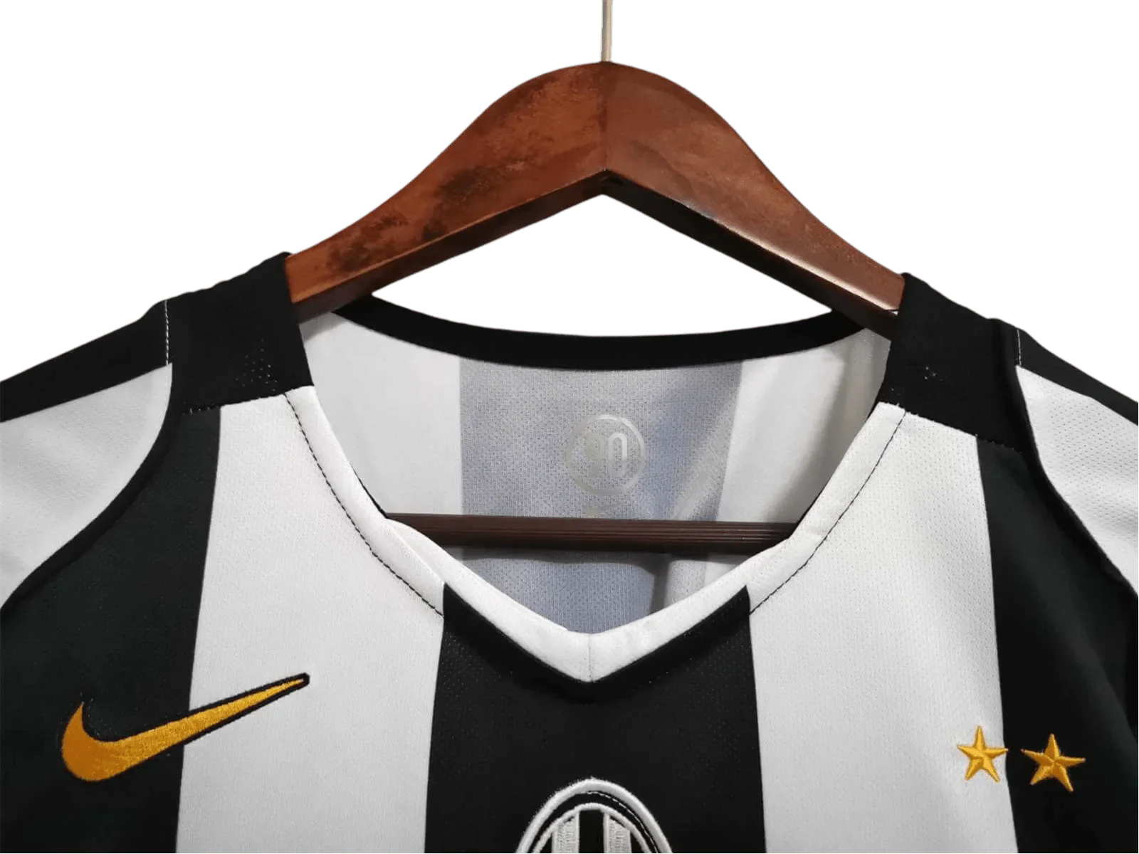 https://cdn.shopify.com/s/files/1/0826/7228/8075/files/20042005-juventus-sky-sport-home-retro-kit-633291.webp?v=1741197296