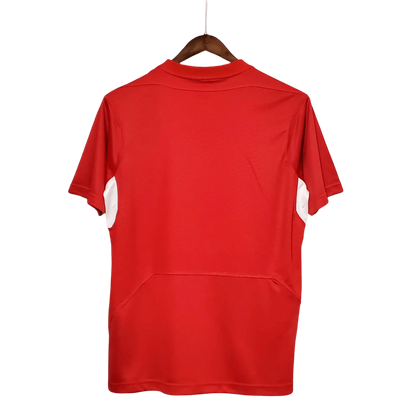 https://cdn.shopify.com/s/files/1/0826/7228/8075/files/20042005-liverpooi-carlsberg-ucl-final-istanbul-home-retro-kit-classickits433-399255.webp?v=1741198015