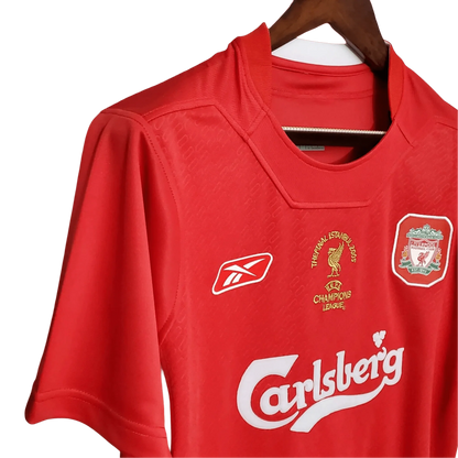 https://cdn.shopify.com/s/files/1/0826/7228/8075/files/20042005-liverpooi-carlsberg-ucl-final-istanbul-home-retro-kit-classickits433-456253.webp?v=1741198020