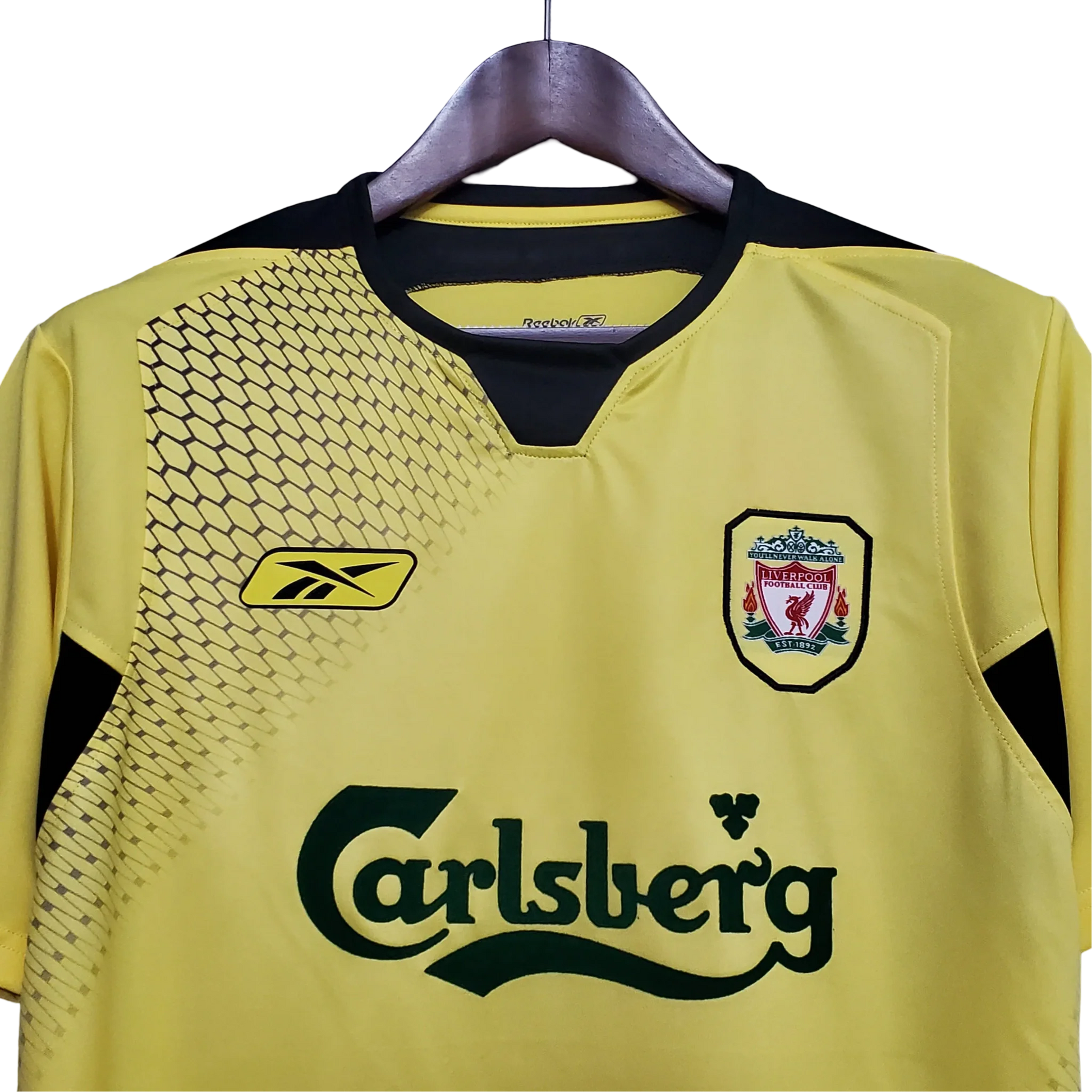 https://cdn.shopify.com/s/files/1/0826/7228/8075/files/20042005-liverpooi-carlsberg-yellow-away-retro-kit-classickits433-216533.webp?v=1741197877