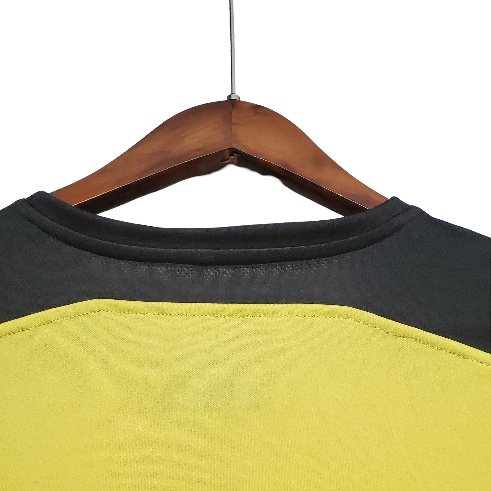 https://cdn.shopify.com/s/files/1/0826/7228/8075/files/20042005-liverpooi-carlsberg-yellow-away-retro-kit-classickits433-640985.webp?v=1741197879