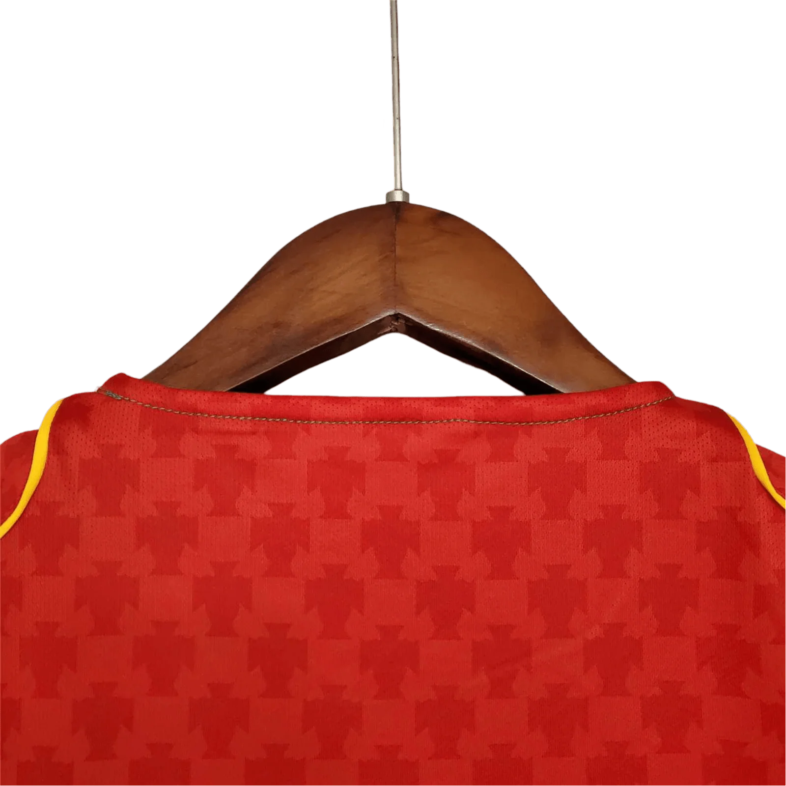 https://cdn.shopify.com/s/files/1/0826/7228/8075/files/20042005-portugal-home-retro-jersey-246694.webp?v=1741198528