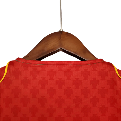 https://cdn.shopify.com/s/files/1/0826/7228/8075/files/20042005-portugal-home-retro-jersey-246694.webp?v=1741198528