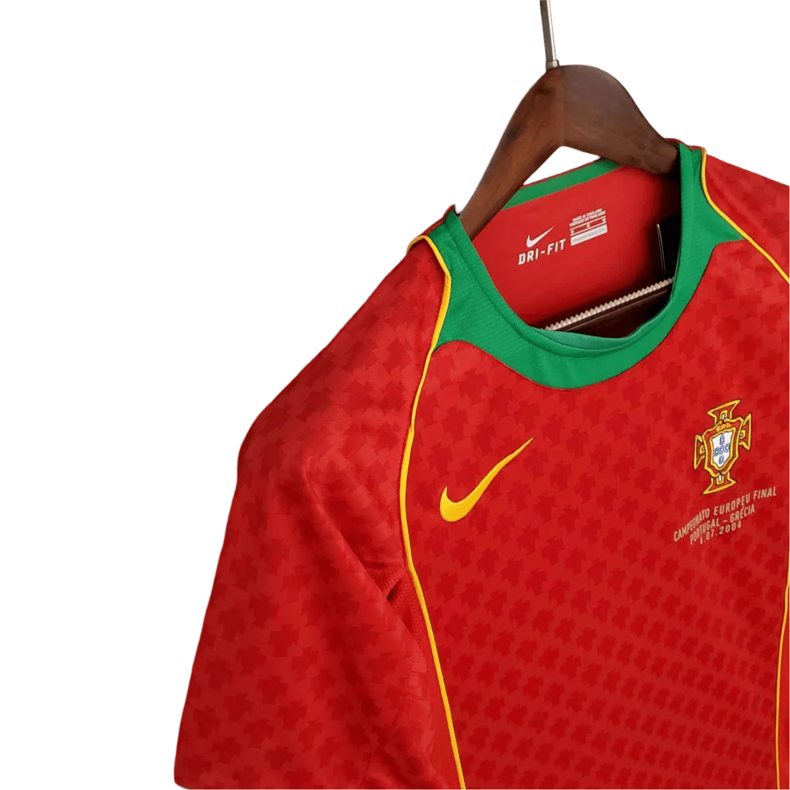 https://cdn.shopify.com/s/files/1/0826/7228/8075/files/20042005-portugal-home-retro-jersey-466043.webp?v=1741198528