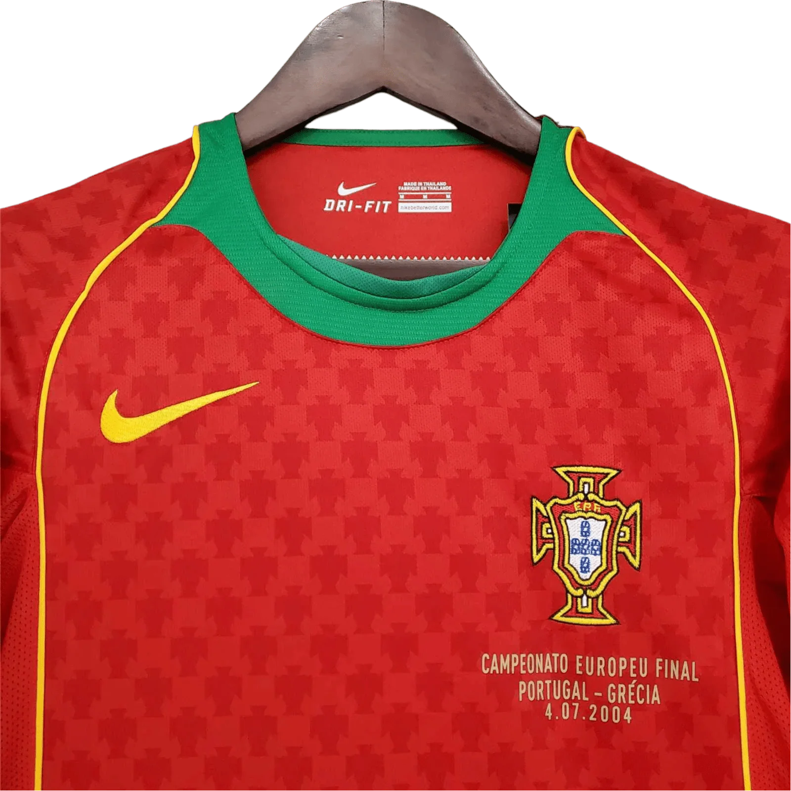 https://cdn.shopify.com/s/files/1/0826/7228/8075/files/20042005-portugal-home-retro-jersey-840696.webp?v=1741198530