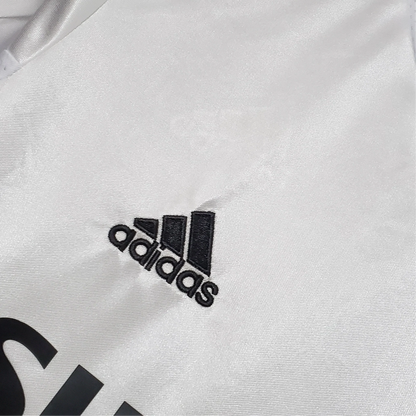https://cdn.shopify.com/s/files/1/0826/7228/8075/files/20042005-real-madrid-siemens-mobile-home-retro-kit-216396.webp?v=1741197485