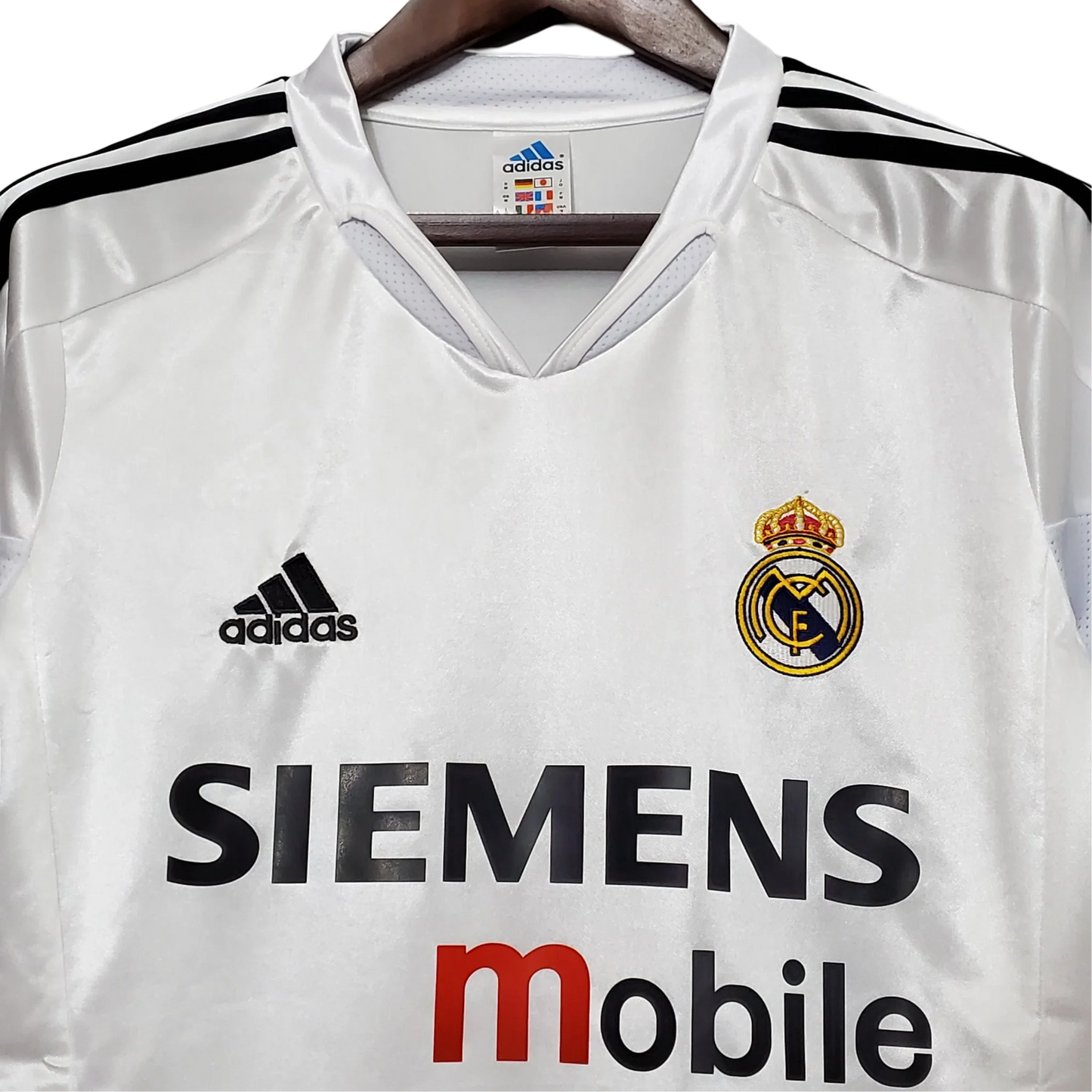 https://cdn.shopify.com/s/files/1/0826/7228/8075/files/20042005-real-madrid-siemens-mobile-home-retro-kit-364205.webp?v=1741197483