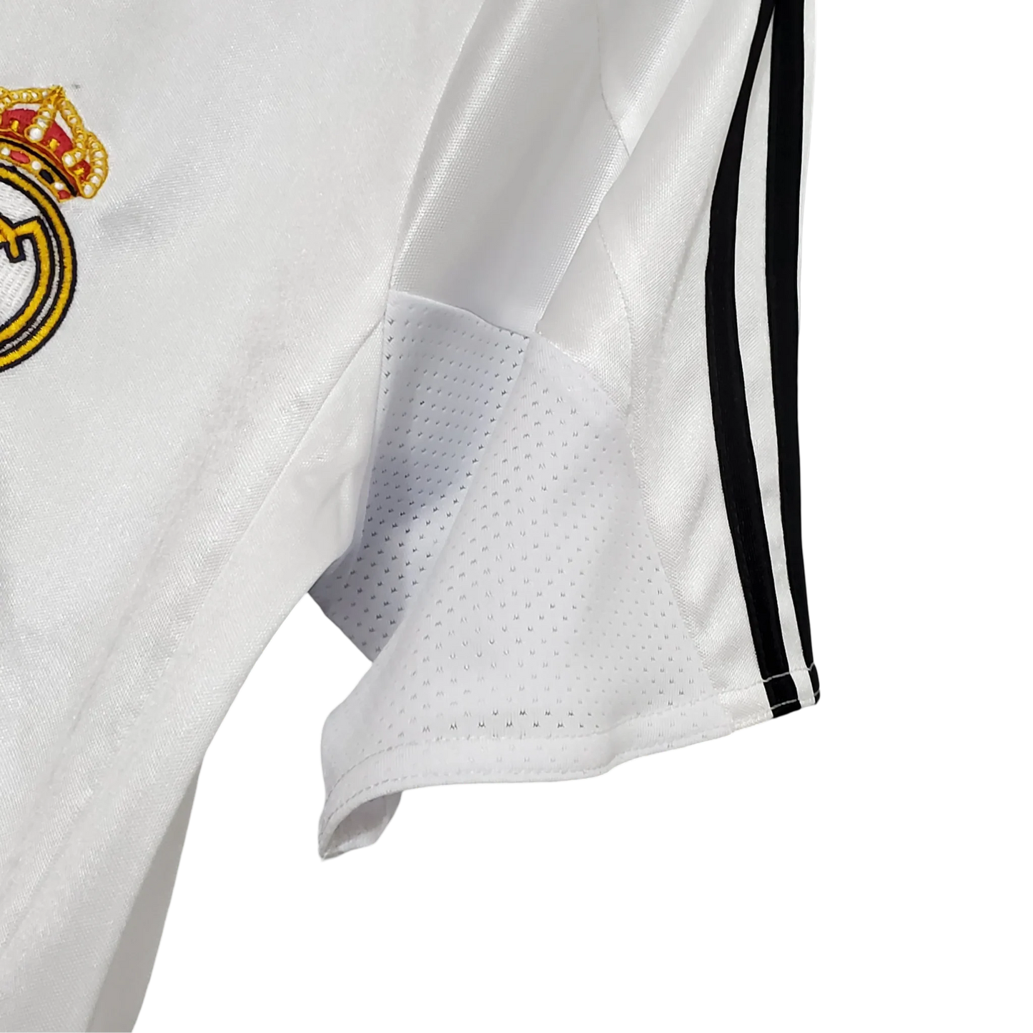 https://cdn.shopify.com/s/files/1/0826/7228/8075/files/20042005-real-madrid-siemens-mobile-home-retro-kit-866889.webp?v=1741197482