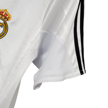 https://cdn.shopify.com/s/files/1/0826/7228/8075/files/20042005-real-madrid-siemens-mobile-home-retro-kit-866889.webp?v=1741197482