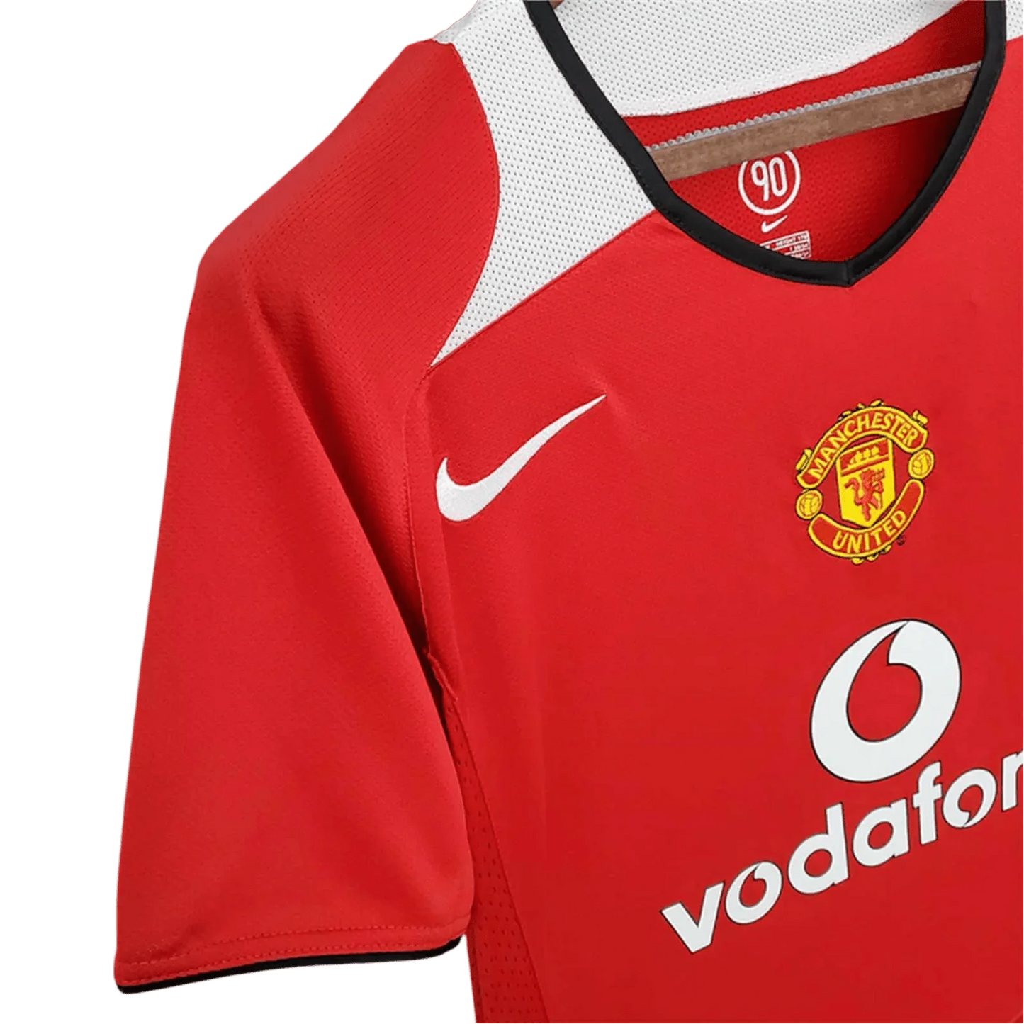https://cdn.shopify.com/s/files/1/0826/7228/8075/files/20042006-manchester-united-vodafone-home-retro-kit-short-sleeves-classickits433-144332.webp?v=1741197670