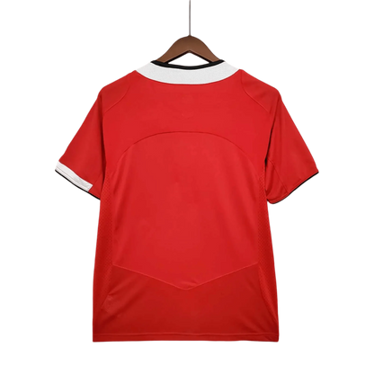 https://cdn.shopify.com/s/files/1/0826/7228/8075/files/20042006-manchester-united-vodafone-home-retro-kit-short-sleeves-classickits433-802407.webp?v=1741197670