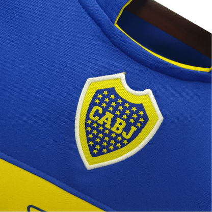https://cdn.shopify.com/s/files/1/0826/7228/8075/files/2005-boca-juniors-home-retro-jersey-283706.webp?v=1741197157