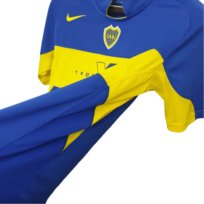 https://cdn.shopify.com/s/files/1/0826/7228/8075/files/2005-boca-juniors-home-retro-jersey-554131.webp?v=1741197157