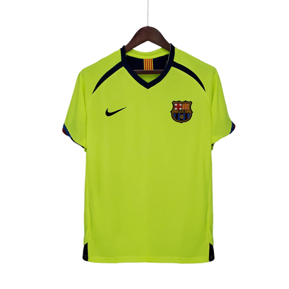 https://cdn.shopify.com/s/files/1/0826/7228/8075/files/20052006-fc-barcelona-away-retro-kit-classickits433-246592.webp?v=1741197612