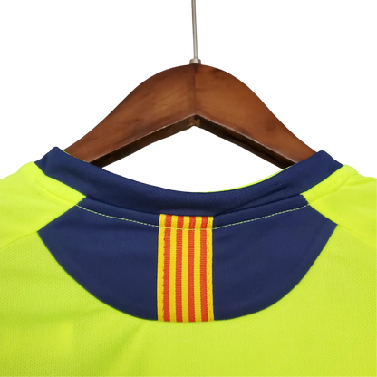 https://cdn.shopify.com/s/files/1/0826/7228/8075/files/20052006-fc-barcelona-away-retro-kit-classickits433-261571.webp?v=1741197613