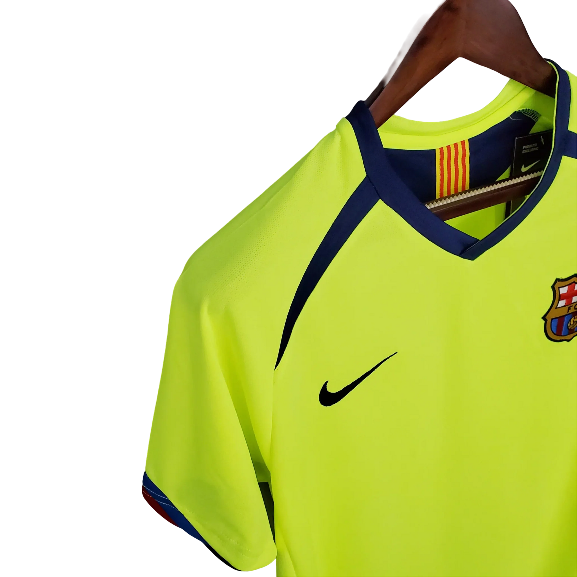 https://cdn.shopify.com/s/files/1/0826/7228/8075/files/20052006-fc-barcelona-away-retro-kit-classickits433-279740.webp?v=1741197612