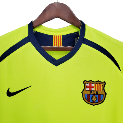 https://cdn.shopify.com/s/files/1/0826/7228/8075/files/20052006-fc-barcelona-away-retro-kit-classickits433-548628.webp?v=1741197613