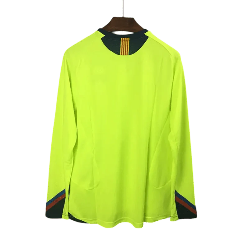 https://cdn.shopify.com/s/files/1/0826/7228/8075/files/20052006-fc-barcelona-away-retro-kit-long-sleeves-classickits433-467470.webp?v=1741197549