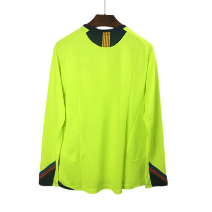 https://cdn.shopify.com/s/files/1/0826/7228/8075/files/20052006-fc-barcelona-away-retro-kit-long-sleeves-classickits433-467470.webp?v=1741197549