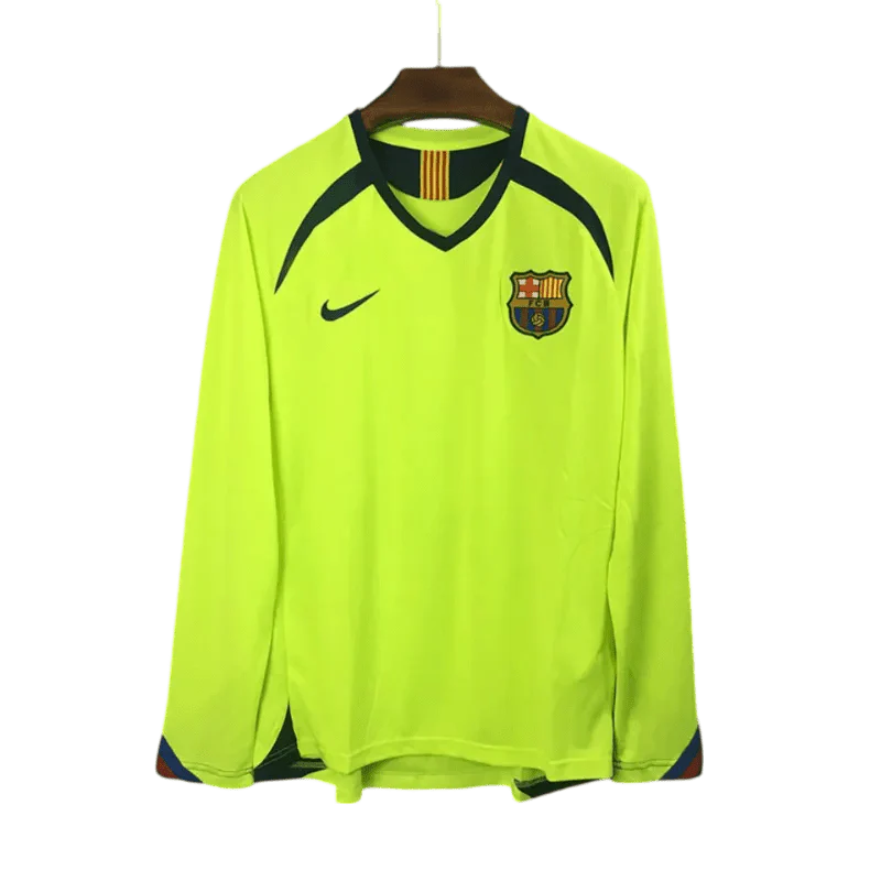 https://cdn.shopify.com/s/files/1/0826/7228/8075/files/20052006-fc-barcelona-away-retro-kit-long-sleeves-classickits433-525335.webp?v=1741197549