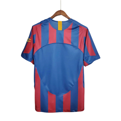 https://cdn.shopify.com/s/files/1/0826/7228/8075/files/20052006-fc-barcelona-home-retro-kit-classickits433-827553.webp?v=1741199022