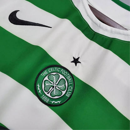 https://cdn.shopify.com/s/files/1/0826/7228/8075/files/20052006-glasgow-celtic-carling-home-retro-kit-classickits433-337206.webp?v=1741198271