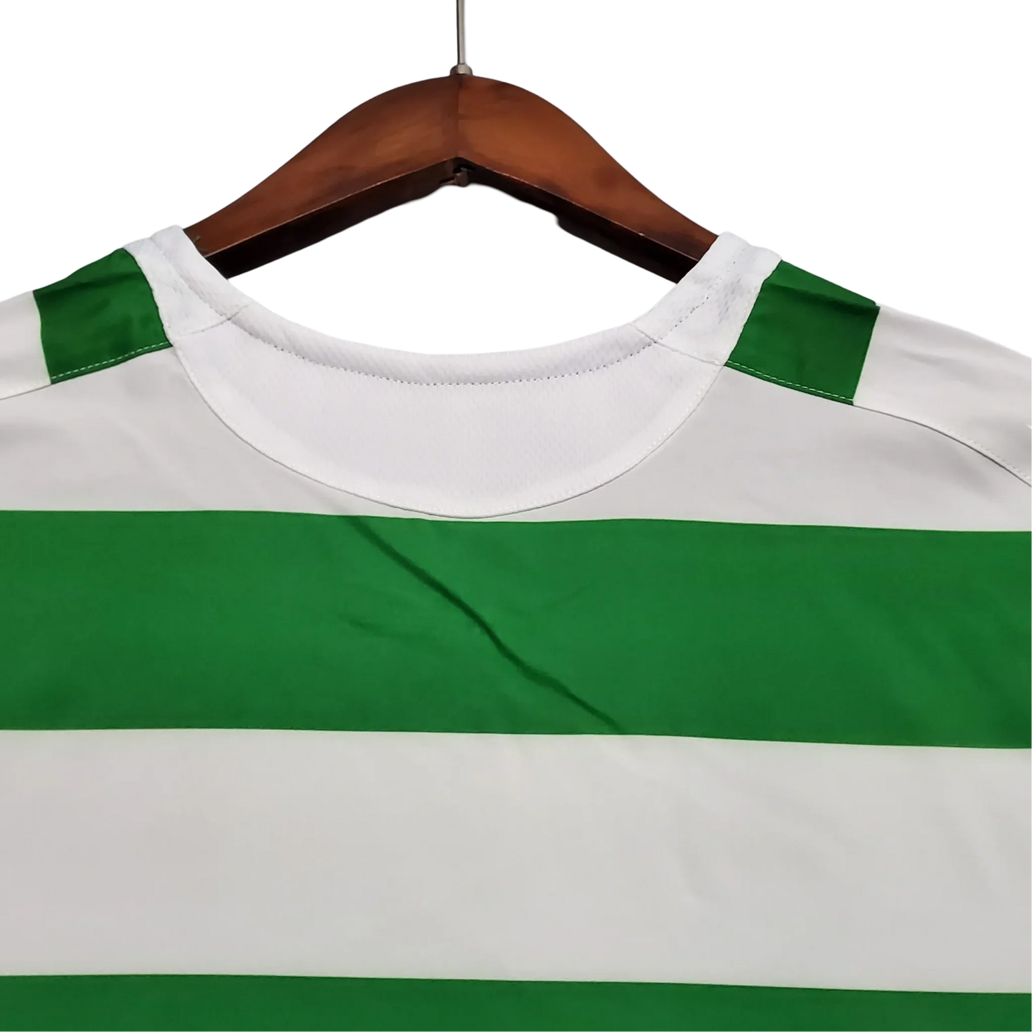 https://cdn.shopify.com/s/files/1/0826/7228/8075/files/20052006-glasgow-celtic-carling-home-retro-kit-classickits433-784362.webp?v=1741198272