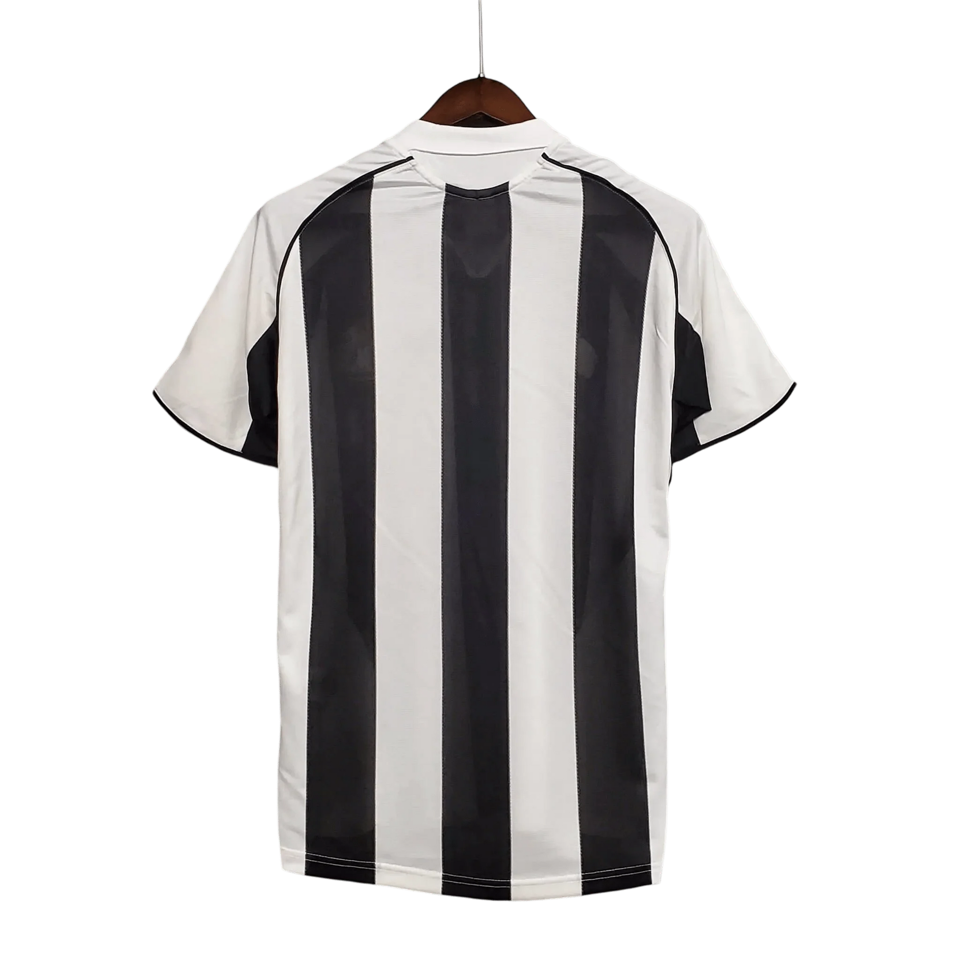 https://cdn.shopify.com/s/files/1/0826/7228/8075/files/20052006-newcastle-utd-northern-rock-home-retro-kit-classickits433-677554.webp?v=1741197846