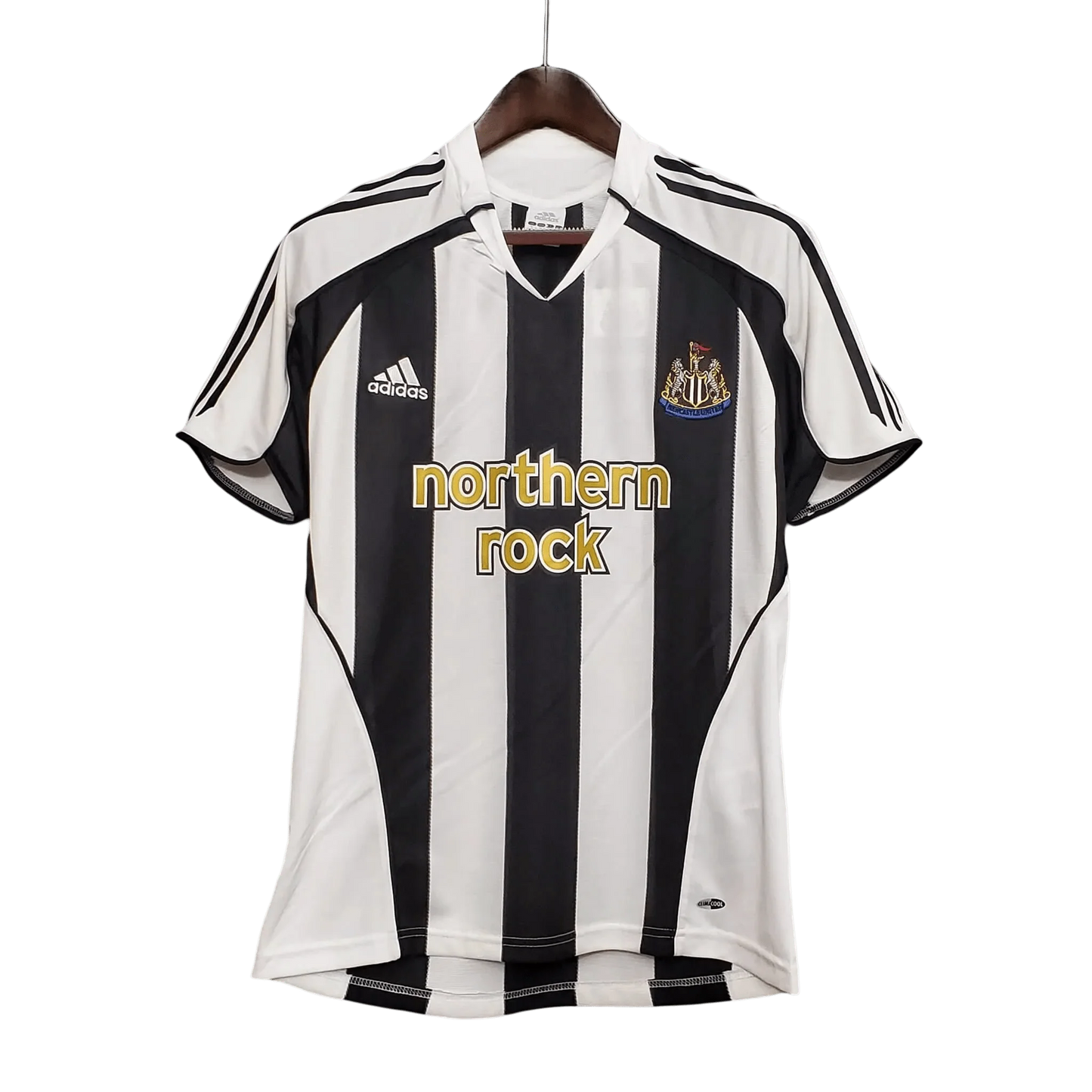 https://cdn.shopify.com/s/files/1/0826/7228/8075/files/20052006-newcastle-utd-northern-rock-home-retro-kit-classickits433-802132.webp?v=1741197848