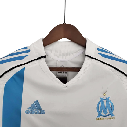 https://cdn.shopify.com/s/files/1/0826/7228/8075/files/20052006-olympique-de-marseille-n9uf-telecom-home-retro-jersey-182296.webp?v=1741198009