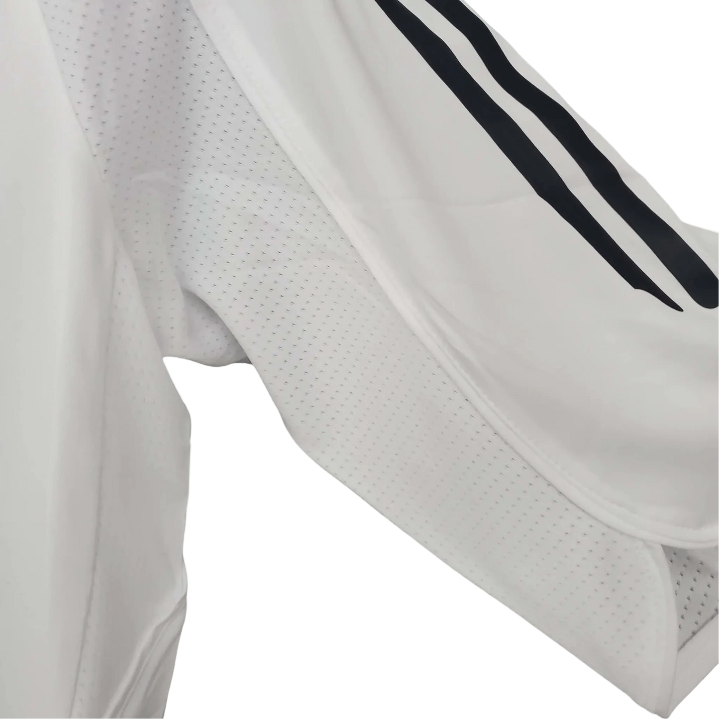 https://cdn.shopify.com/s/files/1/0826/7228/8075/files/20052006-real-madrid-siemens-home-retro-kit-short-sleeves-193548.webp?v=1741197436