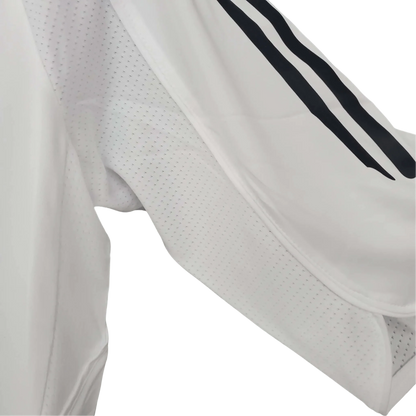 https://cdn.shopify.com/s/files/1/0826/7228/8075/files/20052006-real-madrid-siemens-home-retro-kit-short-sleeves-193548.webp?v=1741197436
