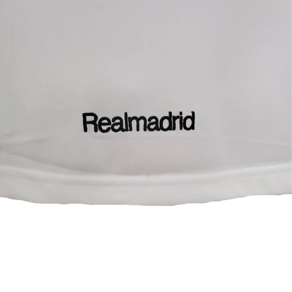 https://cdn.shopify.com/s/files/1/0826/7228/8075/files/20052006-real-madrid-siemens-home-retro-kit-short-sleeves-506698.webp?v=1741197436