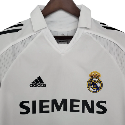 https://cdn.shopify.com/s/files/1/0826/7228/8075/files/20052006-real-madrid-siemens-home-retro-kit-short-sleeves-893754.webp?v=1741197435