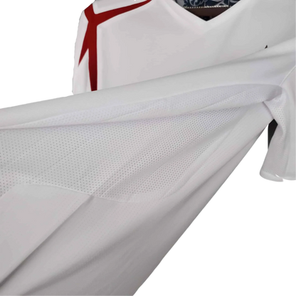 https://cdn.shopify.com/s/files/1/0826/7228/8075/files/20052007-england-home-retro-kit-509341.webp?v=1741197040