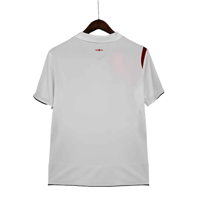 https://cdn.shopify.com/s/files/1/0826/7228/8075/files/20052007-england-home-retro-kit-553688.webp?v=1741197039